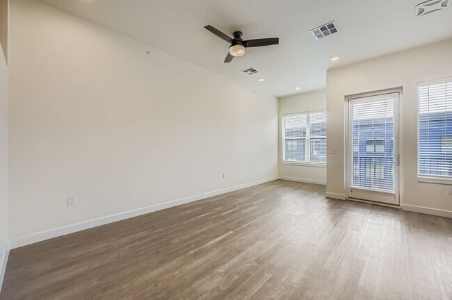 Building Photo - Avian Apartments