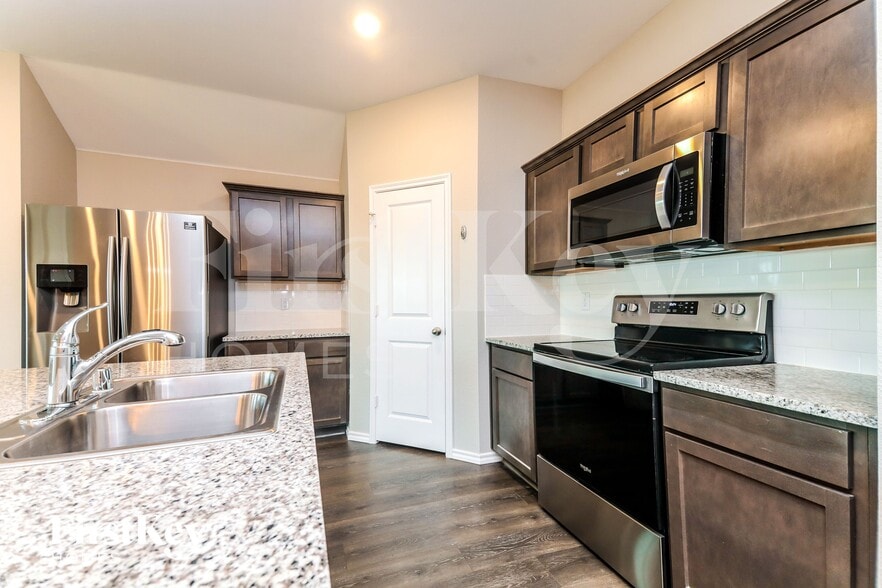 Building Photo - 406 Knapsack Ln