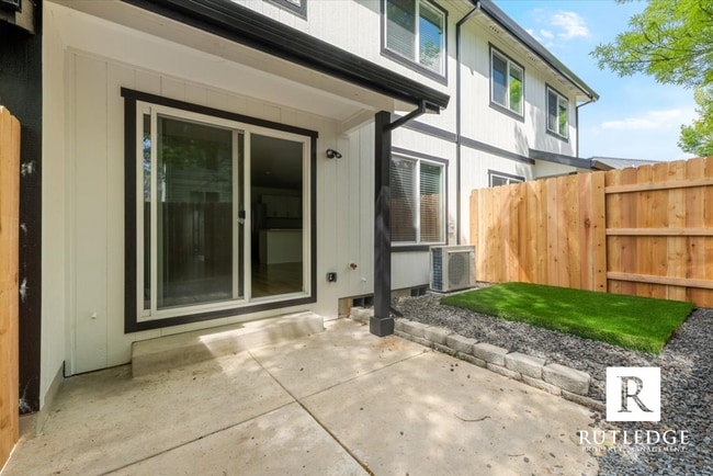 Building Photo - STUNNING 3 Bed / 2.5 Bath Brand New Townhome!!