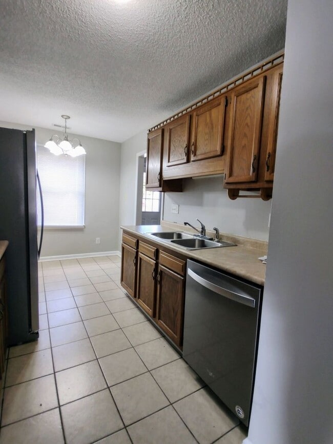 Building Photo - 602 Sand Ridge Rd