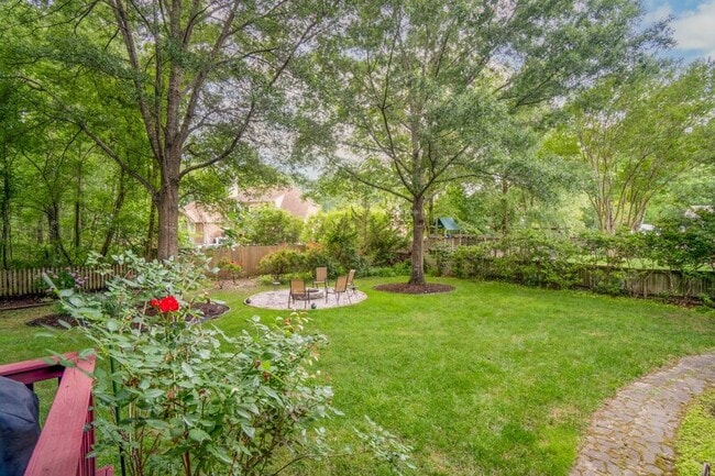 Building Photo - 821 Loch Island Dr