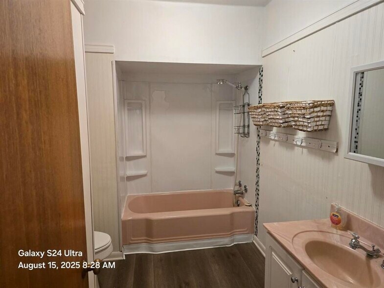 Building Photo - 1634 King St