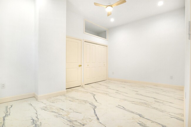 Building Photo - 498 Avenue A