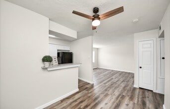 Building Photo - 2110 Melbourne St