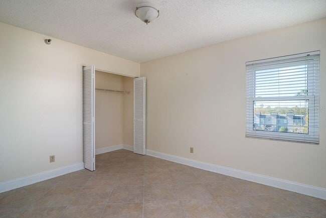 Building Photo - 160 Columbia Dr