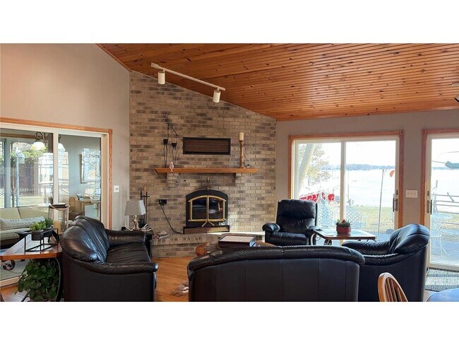 Building Photo - 12617 Old N Shore Dr