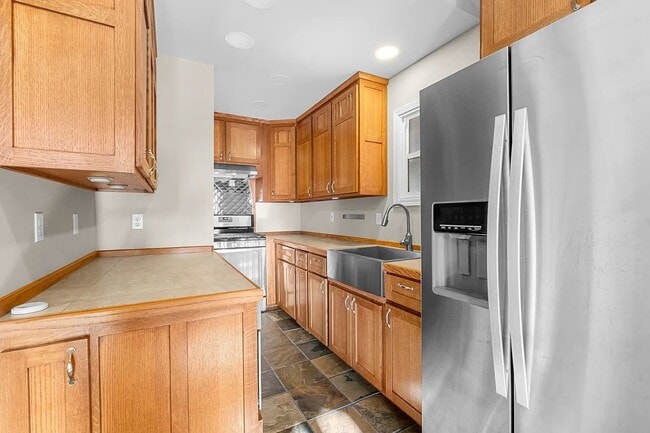 Building Photo - Darling cottage nestled in the woods near Holiday Market in Pleasant Valley!