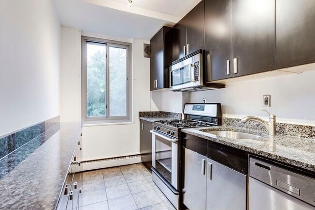 Primary Photo - 4200 Cathedral Ave NW