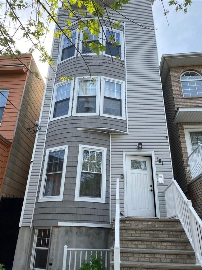 Primary Photo - 181 Clerk St