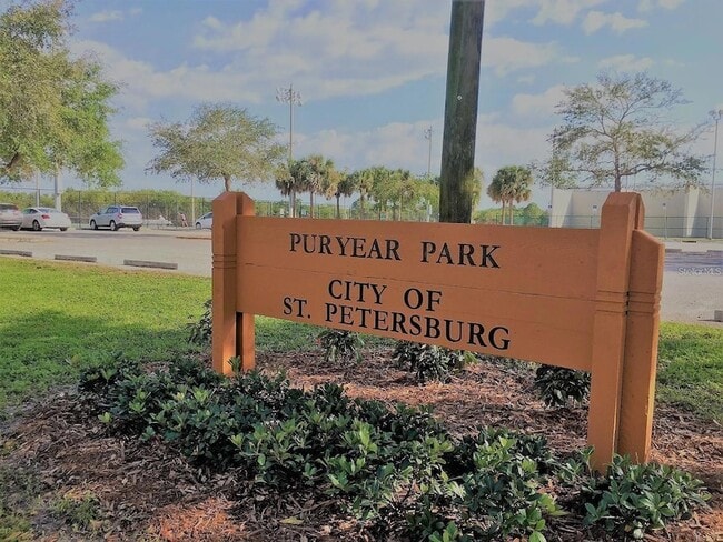 Building Photo - 762 60th Ave NE