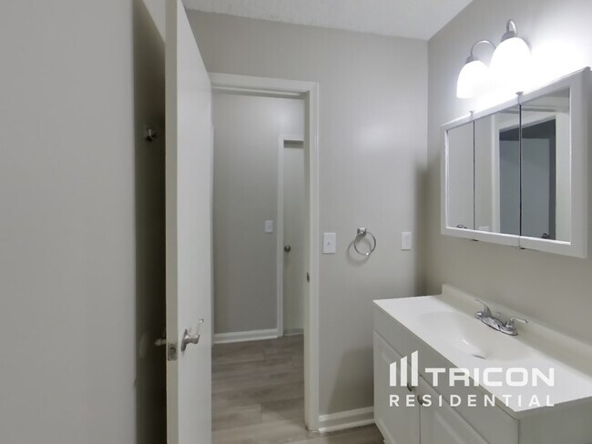 Building Photo - 2660 Malibu Cir