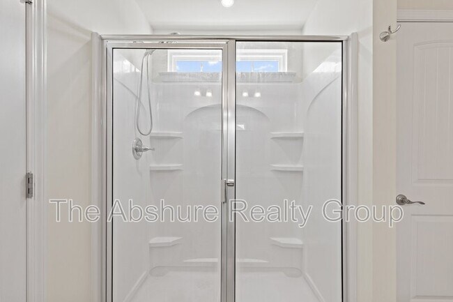 Building Photo - 404 Avery Glenn Way