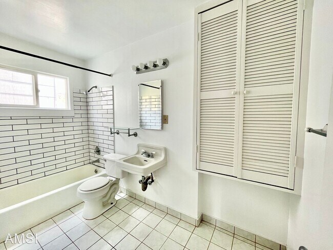 Building Photo - 1 br, 1 bath House - 2560 Hyde Street #3