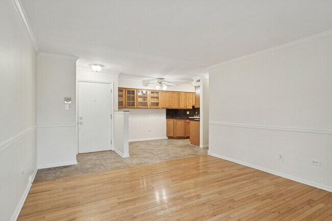 Building Photo - 1633 N Windsor Dr