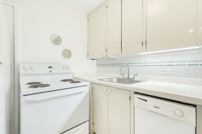 Building Photo - 3055 Pualei Cir