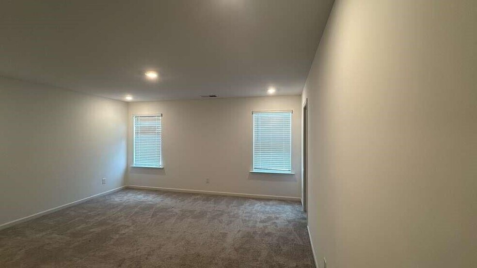Building Photo - 145 Star Ct