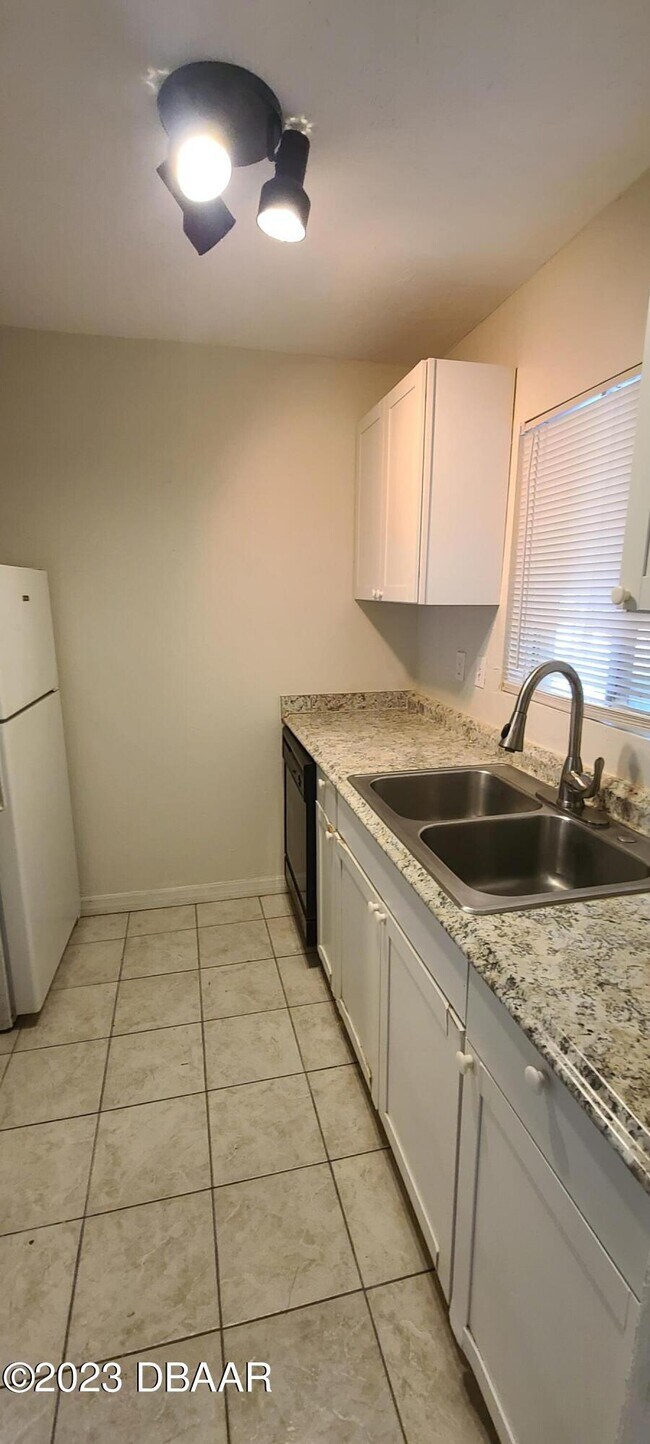 Building Photo - 415 N Halifax Ave