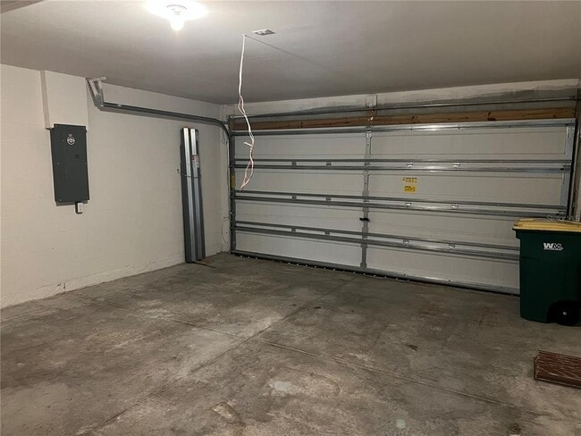 Building Photo - 1042 Bounds St