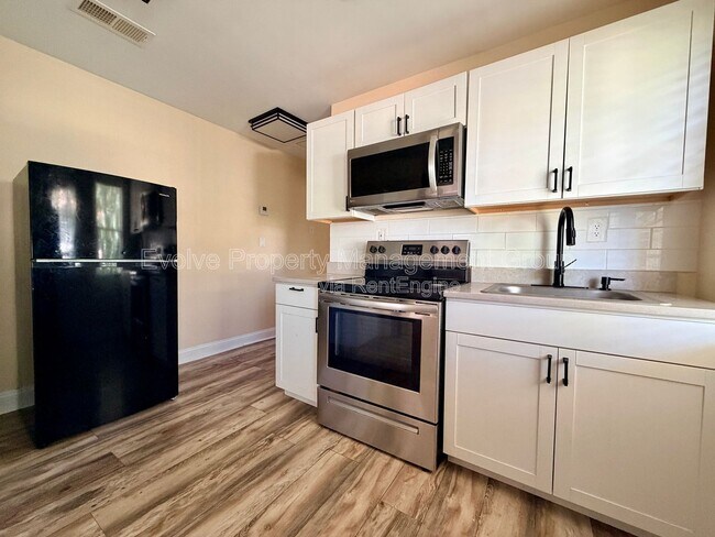 Building Photo - 681 Harrell St
