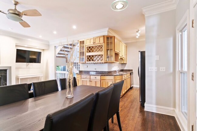 Building Photo - Luxury Midtown Private Retreat!