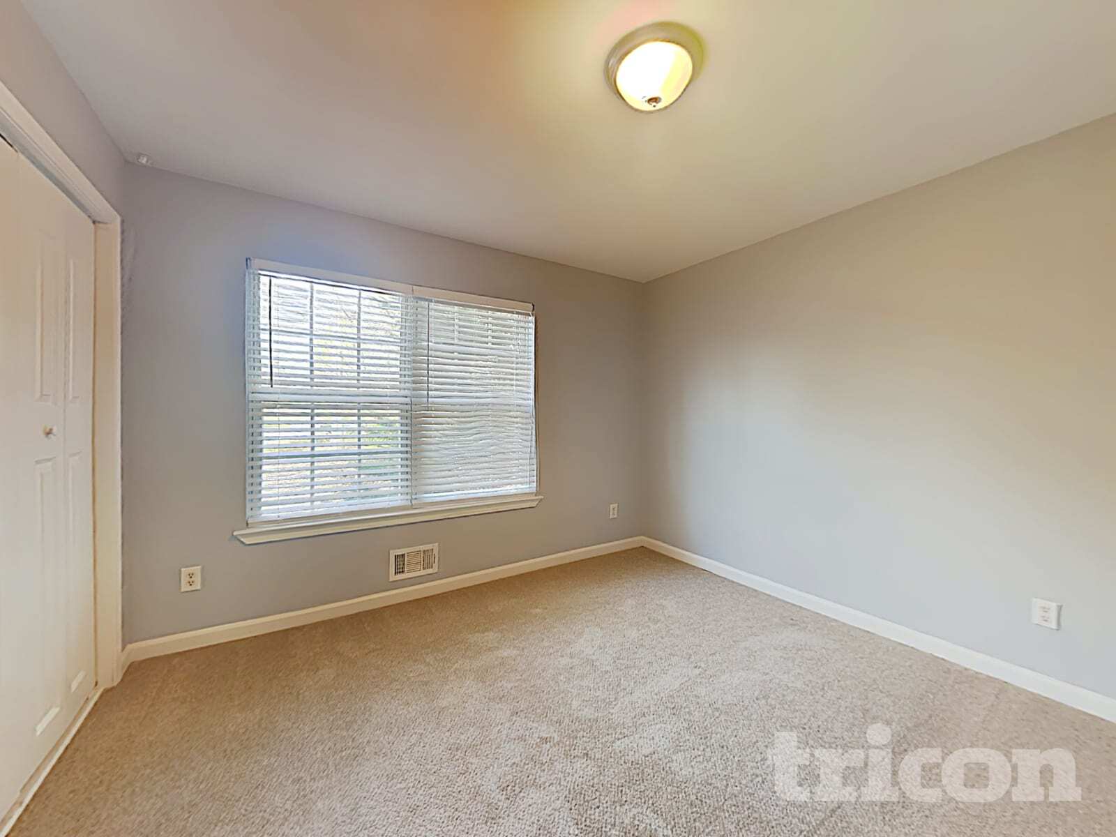 Building Photo - 162 Robbens Dr
