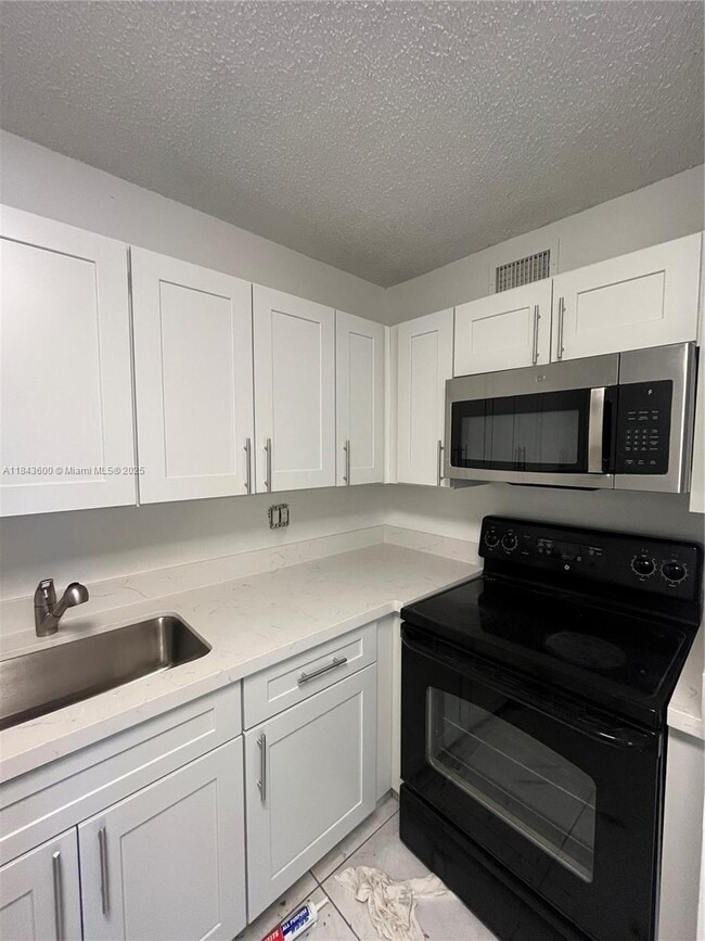 Building Photo - 7430 SW 153rd Pl