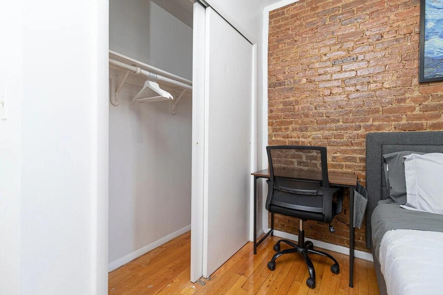 Building Photo - 1617 3rd Ave
