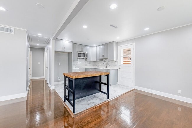 Building Photo - 4677 W 84th Pl