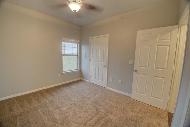 Building Photo - 2320 Gracy Farms Ln