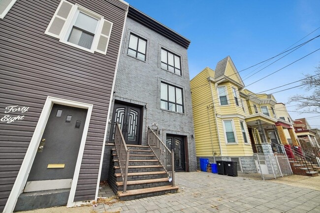 Building Photo - 46 Carlton Ave