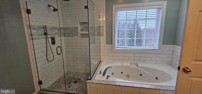 Building Photo - 123 Van Gogh Terrace