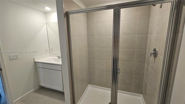 Building Photo - 5986 Pickering Dr
