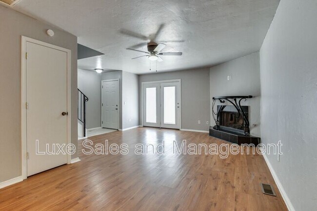 Building Photo - 13813 Fairhill Ave