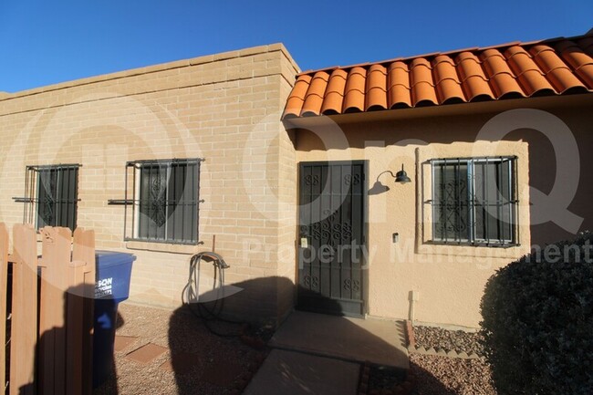 Building Photo - 823 S Pantano Pkwy