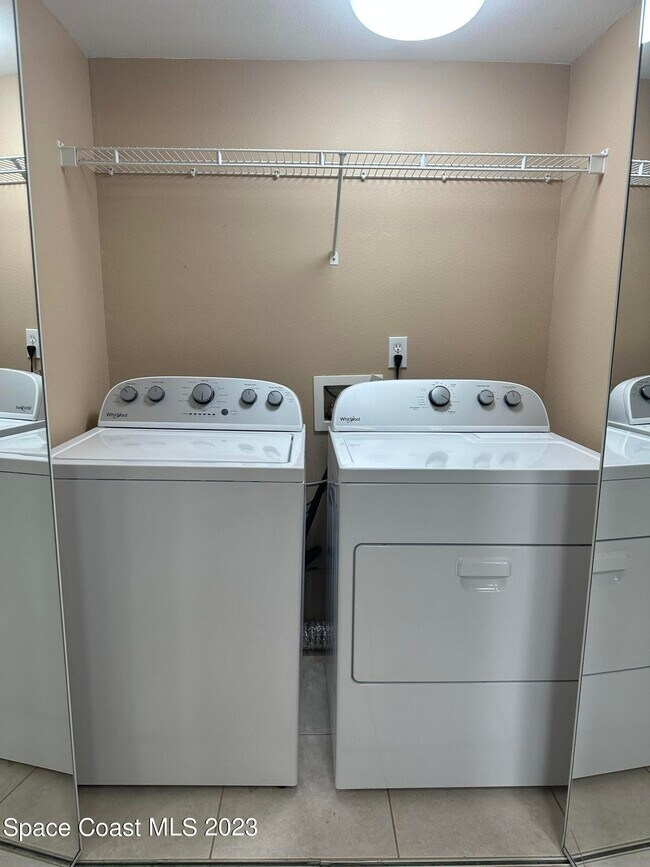 Building Photo - 1880 Long Iron Dr