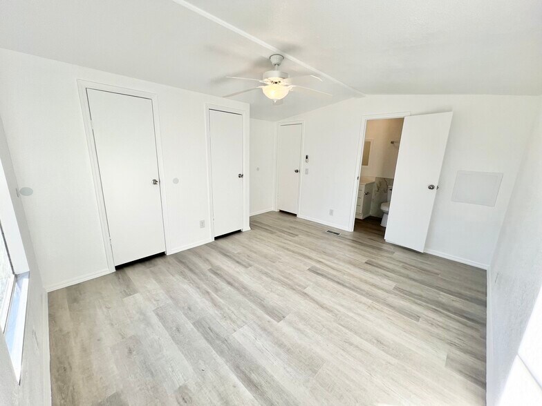 Building Photo - 14051 SE 63rd Ter