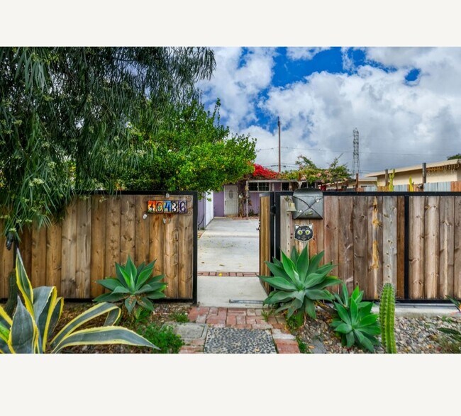 Building Photo - b10436