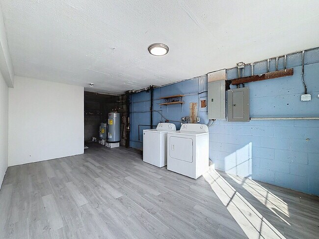 Building Photo - 650 East Harbor Dr S