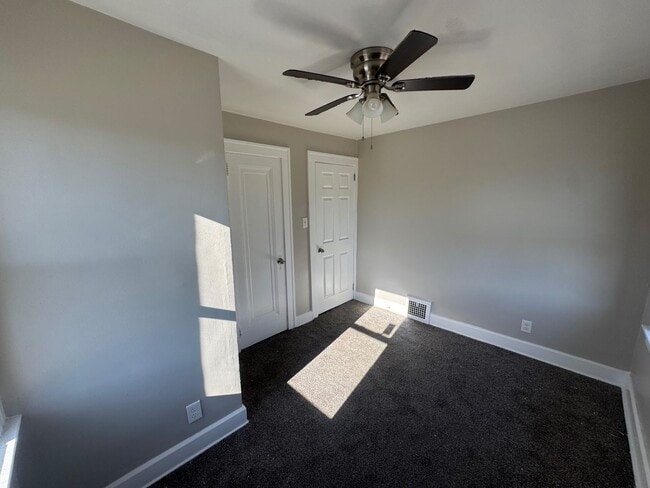 Building Photo - Charming 3-Bedroom Property in Prime Location