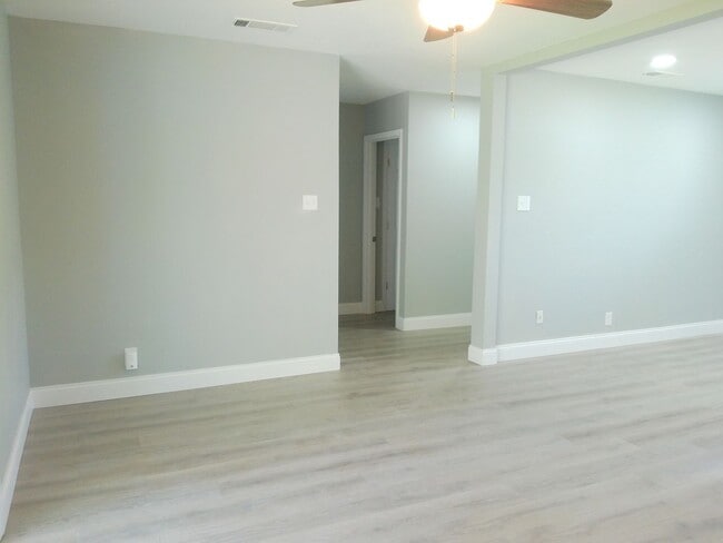 Building Photo - 6422 Beechwood Dr