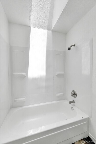 Shower - 218 Ellingson Dr