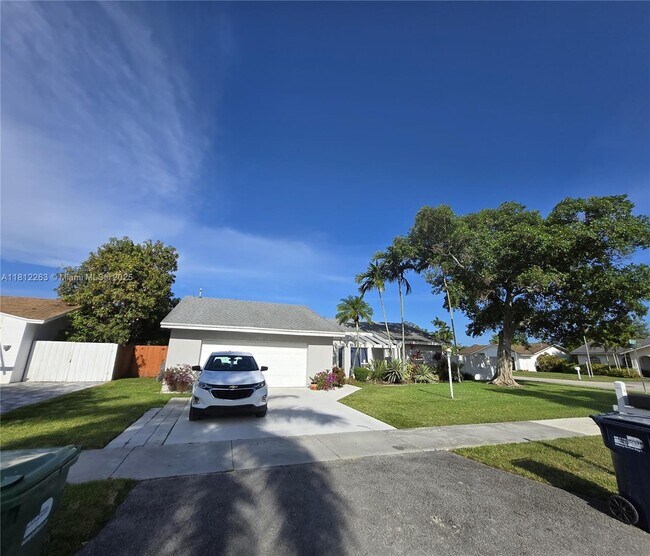 Building Photo - 10625 SW 127th Pl