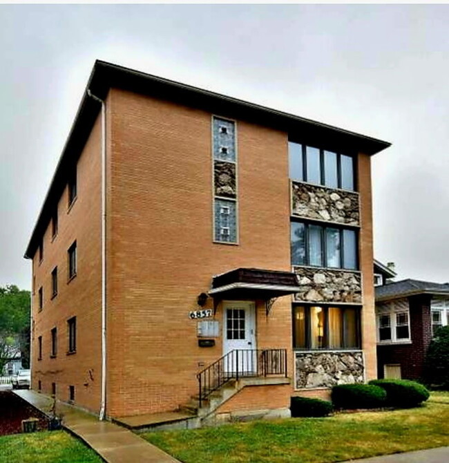 Primary Photo - 6857 N Overhill Ave