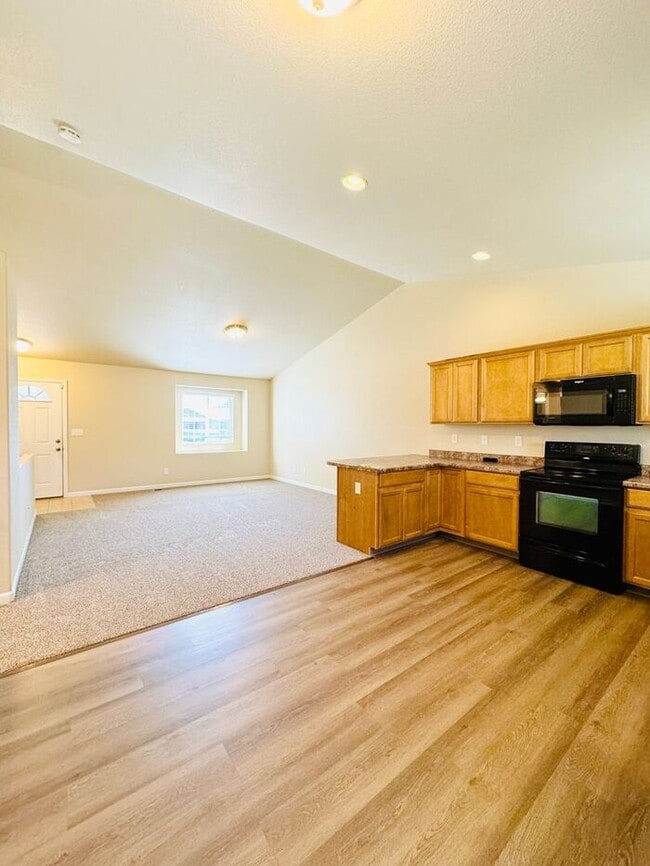 Building Photo - Spacious Ranch Style Home with 3 Bedrooms ...