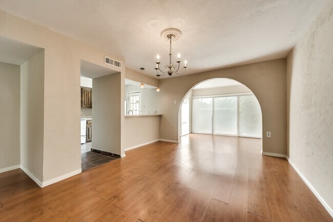 Building Photo - Adorable Townhome featuring 3 Bedrooms + Office In Prime Location