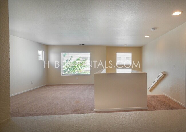 Building Photo - Charming 4-Bed, 2.5-Bath Home in Tracy’s E...