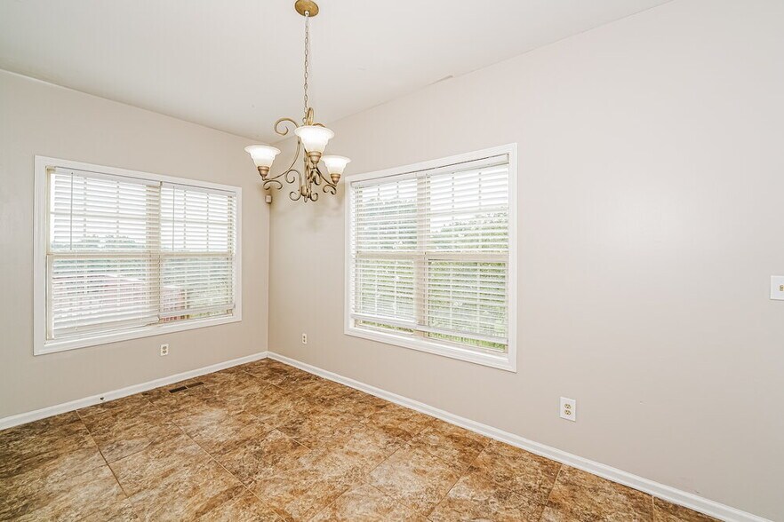 Building Photo - 310 Hidden Ridge Dr