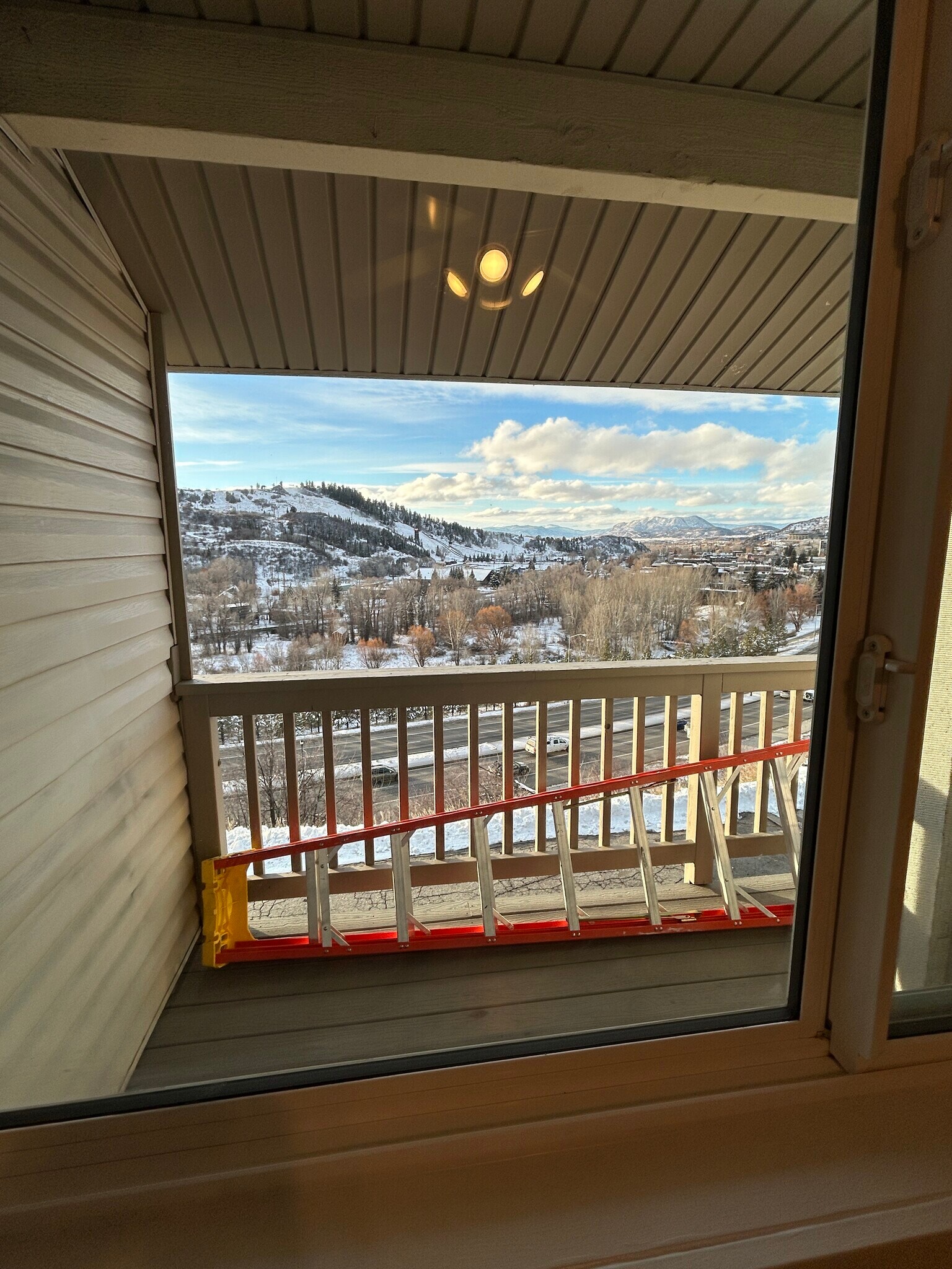 Building Photo - 336 Old Fish Creek Falls Rd