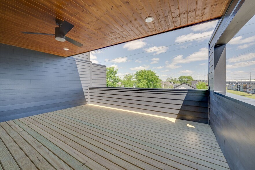 3rd Floor covered Deck - 6003 Louisiana Ave