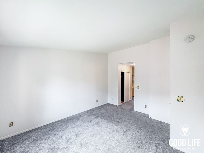 Building Photo - SD: Spacious 2B/2BA Rancho Bernardo Condo with Balcony, W/D & Pool Access
